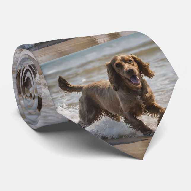 "Seaside Fun: Cocker Spaniel beim Spielen im Ozean Krawatte (Gerollt)