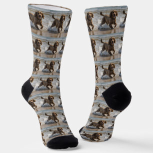 "Seaside Fun: Cocker Spaniel beim Spielen im Ozean Socken