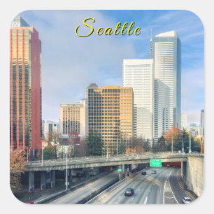 Seattle-Skyline mit Autobahn Quadratischer Aufkleber