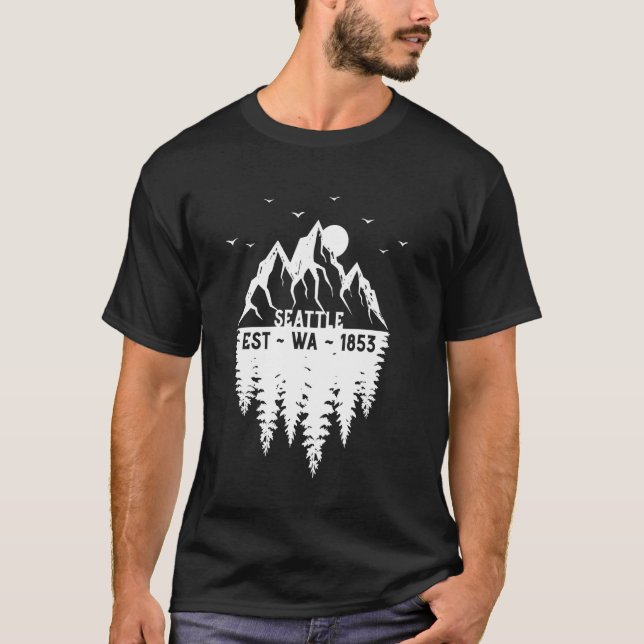 Seattle Washington Gegründet 1853 Berge Baum T-Shirt (Vorderseite)