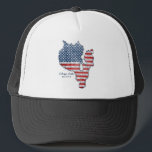 Sebago See-Maine-Hut Truckerkappe<br><div class="desc">Zeigen Sie Ihren Sebago See,  Maine und USA-Stolz mit diesem Hut,  der mit Flaggegraphiken geschmückt wird.  Rotes,  weißes und blaues US Flagge füllt die Kontur einer Sebago See-Karte.  Ein großer Hut für Ihren 4. von Juli-Feier oder von täglichem Lager- oder Seleben.</div>