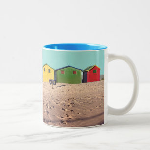 Sechs bunte Strand-Hütte   Cape Town, Südafrika Zweifarbige Tasse