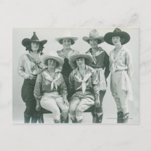 Sechs Cowgirls mit Hüten und Schärpen. Postkarte
