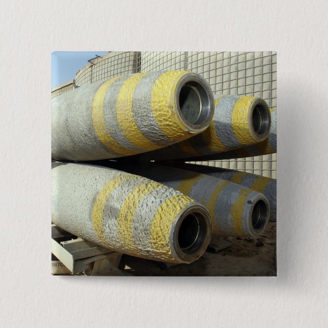 Sechs GBU-12-Bomben sitzen im Rack Button (Vorderseite)