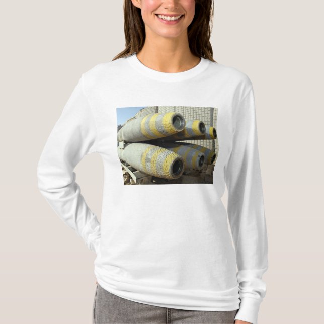 Sechs GBU-12-Bomben sitzen im Rack T-Shirt (Vorderseite)