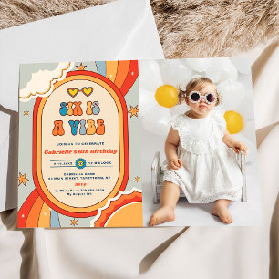 Sechs ist ein Vibe Groovy Retro Rainbow 6. Geburts Einladung