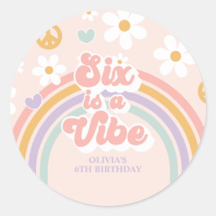 Sechs ist ein Vibe Retro Rainbow 6. Geburtstag Runder Aufkleber