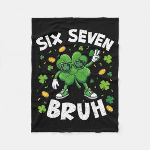 Sechs sieben Alter St. Patricks Day 67 Kleeblatt H Fleecedecke