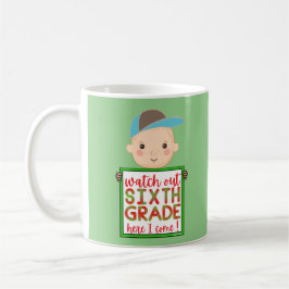SECHSTE GRADE HIER KOMME ICH niedlich lustig Kaffeetasse