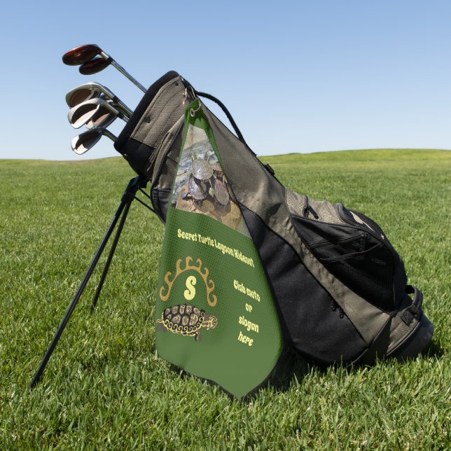 Secret Turtle Lagoon Hideout Foto Monogram Golfhandtuch (Gras)