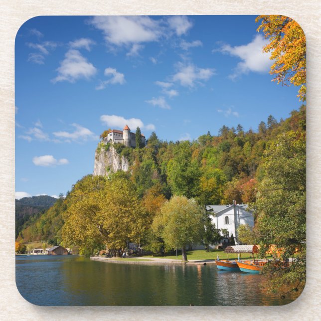 See blutete mit Bäumen in den Herbstfarben in Getränkeuntersetzer (Vorderseite)