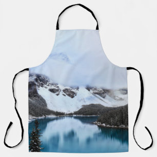 See in der Nähe eines schneebedeckten Berges währe Schürze