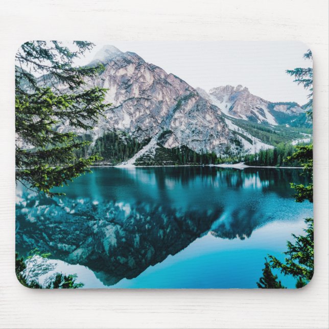 See und Berg unter dem weißen Himmel Mousepad (Vorne)