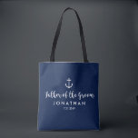 Seeanker-Hochzeits-kundenspezifischer Vater des Tasche<br><div class="desc">Überraschen Sie den Vater des Bräutigams mit dieser personalisierten Taschentasche, die einen Seeentwurf mit einem weißen Anker-Set gegen einen Marinehintergrund kennzeichnet. Fertigen Sie besonders an, indem Sie seinen Namen und Ihr Hochzeitsdatum addieren. Eine große Größe für wedding Wesensmerkmale: Extra-Kleidung, Schuhe, Imbisse, Wasser, etc. Das perfekte gehen-zur Tasche für ein See-,...</div>