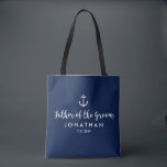 Seeanker-Hochzeits-kundenspezifischer Vater des Tasche<br><div class="desc">Überraschen Sie den Vater des Bräutigams mit dieser personalisierten Taschentasche, die einen Seeentwurf mit einem weißen Anker-Set gegen einen Marinehintergrund kennzeichnet. Fertigen Sie besonders an, indem Sie seinen Namen und Ihr Hochzeitsdatum addieren. Eine große Größe für wedding Wesensmerkmale: Extra-Kleidung, Schuhe, Imbisse, Wasser, etc. Das perfekte gehen-zur Tasche für ein See-,...</div>