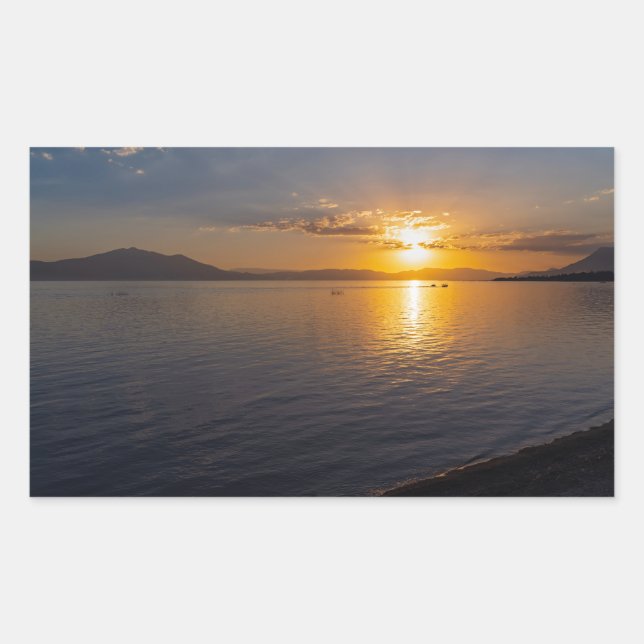 Seekapala & Berge am Horizont bei Sonnenuntergang Rechteckiger Aufkleber (Vorderseite)