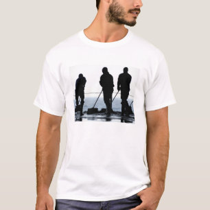 Seeleute fegen heraus die Hangarbucht T-Shirt