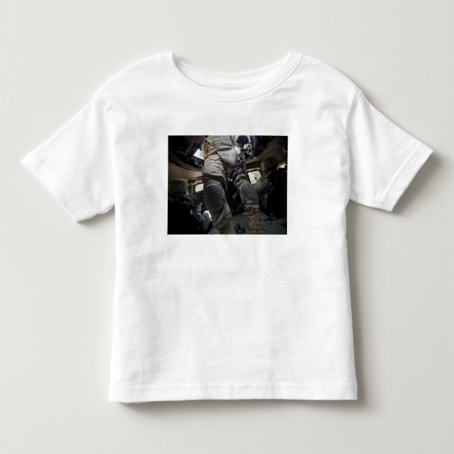 Seeleute lernen Verfahren für den Verband kennen Kleinkind T-shirt (Vorderseite)