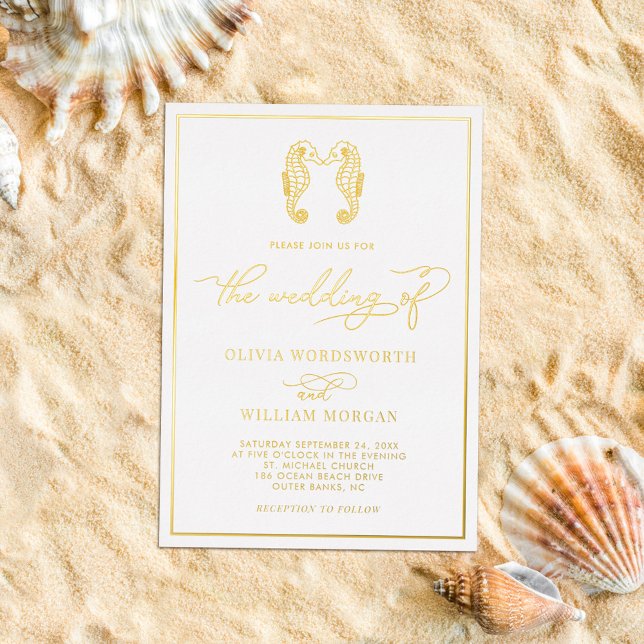 Seepferd Coastal Beach Elegante Script Wedding Folieneinladung (Von Creator hochgeladen)