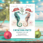 Seepferd Mistletoe Kiss Coastal Weihnachtsfest Par Einladung<br><div class="desc">Die Weihnachtsfeiertage werden mit dieser Weihnachtsfeier zum Thema "Weihnachten an der Küste" gefeiert. Die Weihnachtsfeier wird von Seepferden in Aquarellfarben in Weihnachtsmannmützen,  die sich unter dem Misteloe am Strand küssen,  begleitet. Kunst von KL Stock.</div>