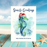 Seepferd Santa Seas & Greetings Nautische Weihnach Feiertagskarte<br><div class="desc">Feiern Sie die Saison mit Küstentauchen - dieses skurrile Aquarell-Seepferd,  das eine Weihnachtsmannmütze verbindet,  Pop vor einem abstrakten Ozean-Splash-Hintergrund mit der sonnigen "Seas & Greetings"-Beschriftung. Diese Karte ist perfekt für Strandliebhaber und bringt salzsüßen Wasserspass direkt vom Meer. ⛱️ ✨ Art von KL Stock</div>