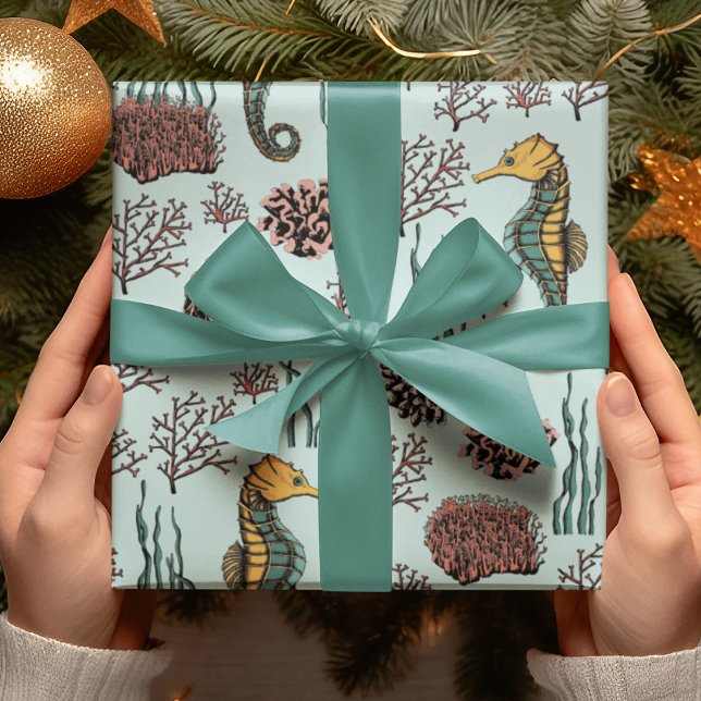 Seepferd und Korallen: Seaside Schätze Geschenkpapier (Beautiful Hand-drawn Seahorse & Red Corals Pattern. Teal & Gold Seahorses. Light Mint Background.)