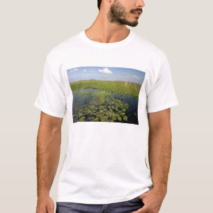 Seerosen und Schneidried im Florida Everglades T-Shirt