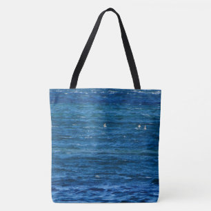 Segel über der Bucht auf einem Tasche
