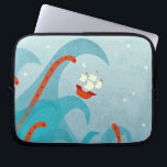Segelabenteuer Laptopschutzhülle<br><div class="desc">Ein einsames Segelschiff oder ein Boot voller unerschrockener Segler,  das auf einer gewaltigen Welle aufsteigt,  während ein Fangopfermonster aus dem tiefblauen Ozean ausreicht. Für Ihren Lieblingsvoyager,  Reisende oder dienstfreien Kapitän. Originelle Kunst von Nic Squirrell.</div>