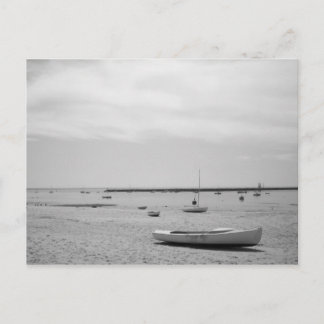 Segelboot am Strand von Provincetown Postkarte
