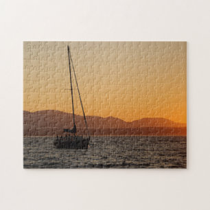 Segelboot bei Sonnenuntergang auf dem Puget Sound