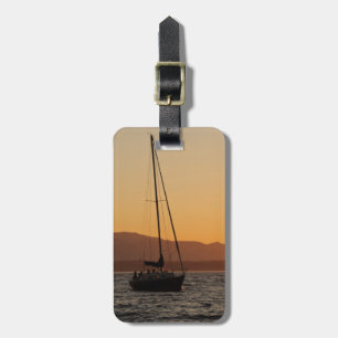 Segelboot bei Sonnenuntergang auf dem Puget Sound Gepäckanhänger
