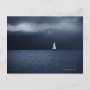 Segelboot bei stürmischem Wetter in Schottland Postkarte