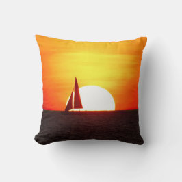 Segelboot bei Sunset Kissen