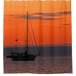 Segelboot bei Sunset Orange Sky Duschvorhang