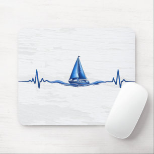 Segelboot, das auf einer blauen Herzfrequenz-Grafi Mousepad