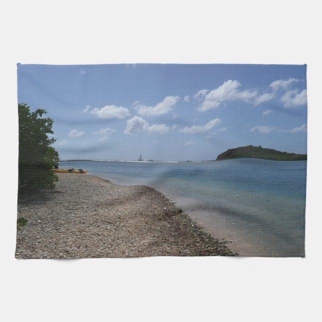 Segelboot in der Ferne bei St. Thomas Geschirrtuch (Horizontal)