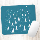 Segelboot Mousepad<br><div class="desc">Segelboote rennen auf einem glitzernden aquamarinen grünen Meer. Ein unterhaltsames Wasserdesign für alle, die gerne segeln. Originelle Kunst von Nic Squirrell.</div>
