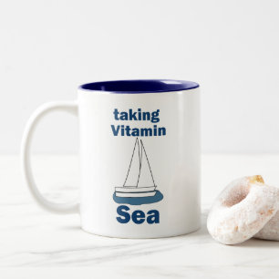 Segelboot Vitamin Meer Lustiger Nautilus-Spruch Zweifarbige Tasse