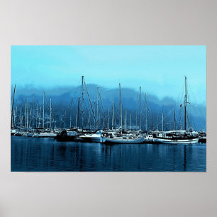 Segelboote an einem nebligen Morgen Poster