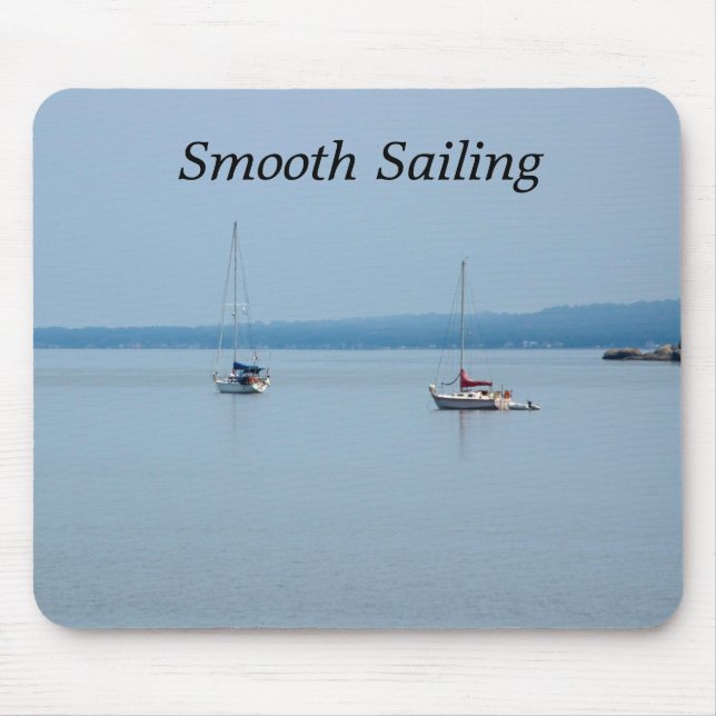 Segelboote auf dem Fluss Mousepad (Vorne)