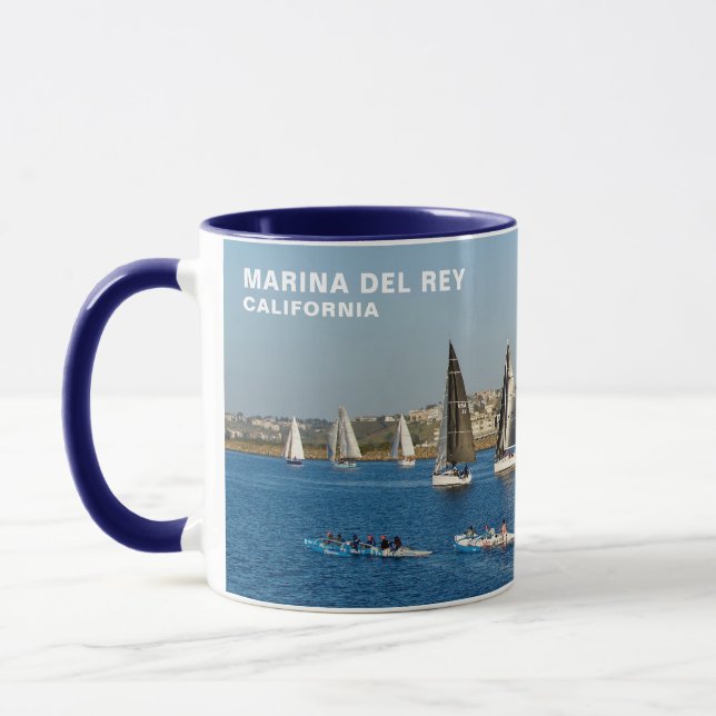 Segelboote im Kanal - Marina del Rey, CA Tasse (Links)