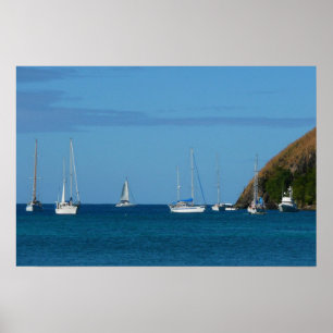 Segelboote in der Bucht Weiße und Blaue Seefahrt Poster