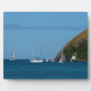 Segelboote in der Bucht Weißes und Blaues Wassersc Fotoplatte