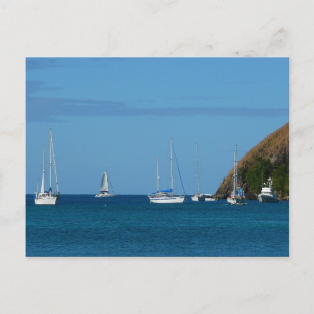 Segelboote in der Bucht Weißes und Blaues Wassersc Postkarte (Vorderseite)
