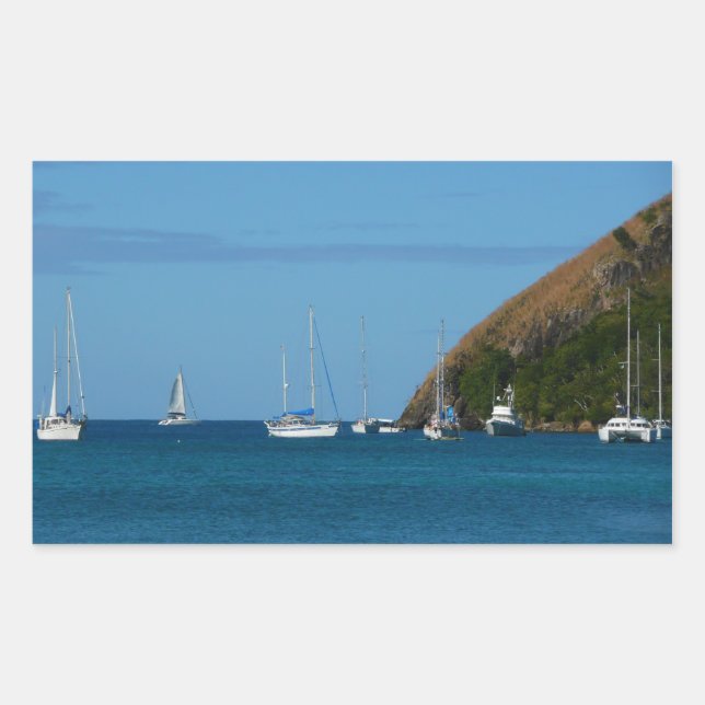 Segelboote in der Bucht Weißes und Blaues Wassersc Rechteckiger Aufkleber (Vorderseite)