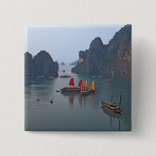 Segelboote in der Ha-Long-Bucht - Vietnam, Asien Button