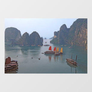 Segelboote in der Ha-Long-Bucht - Vietnam, Asien Fensteraufkleber