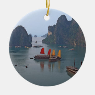 Segelboote in der Ha-Long-Bucht - Vietnam, Asien Keramik Ornament