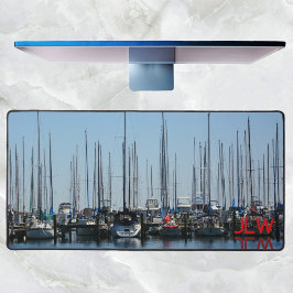 Segelboote in einer Reihe fotografischer Küstenfot Schreibtischunterlage